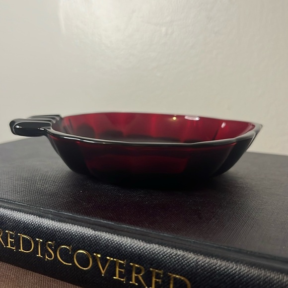 Vintage Leaf Shape Glass Ashtray by Anchor Hocking in Royal Ruby Red - Picture 8 of 9